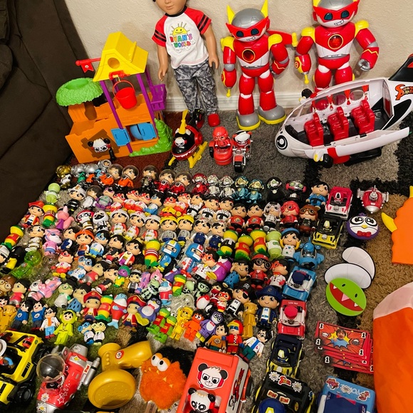 HUGE Ryan’s World Toy Review Toy Bundle - Picture 3 of 9
